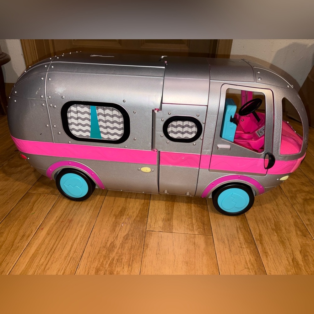 L.O.L. Surprise! Glamper Van